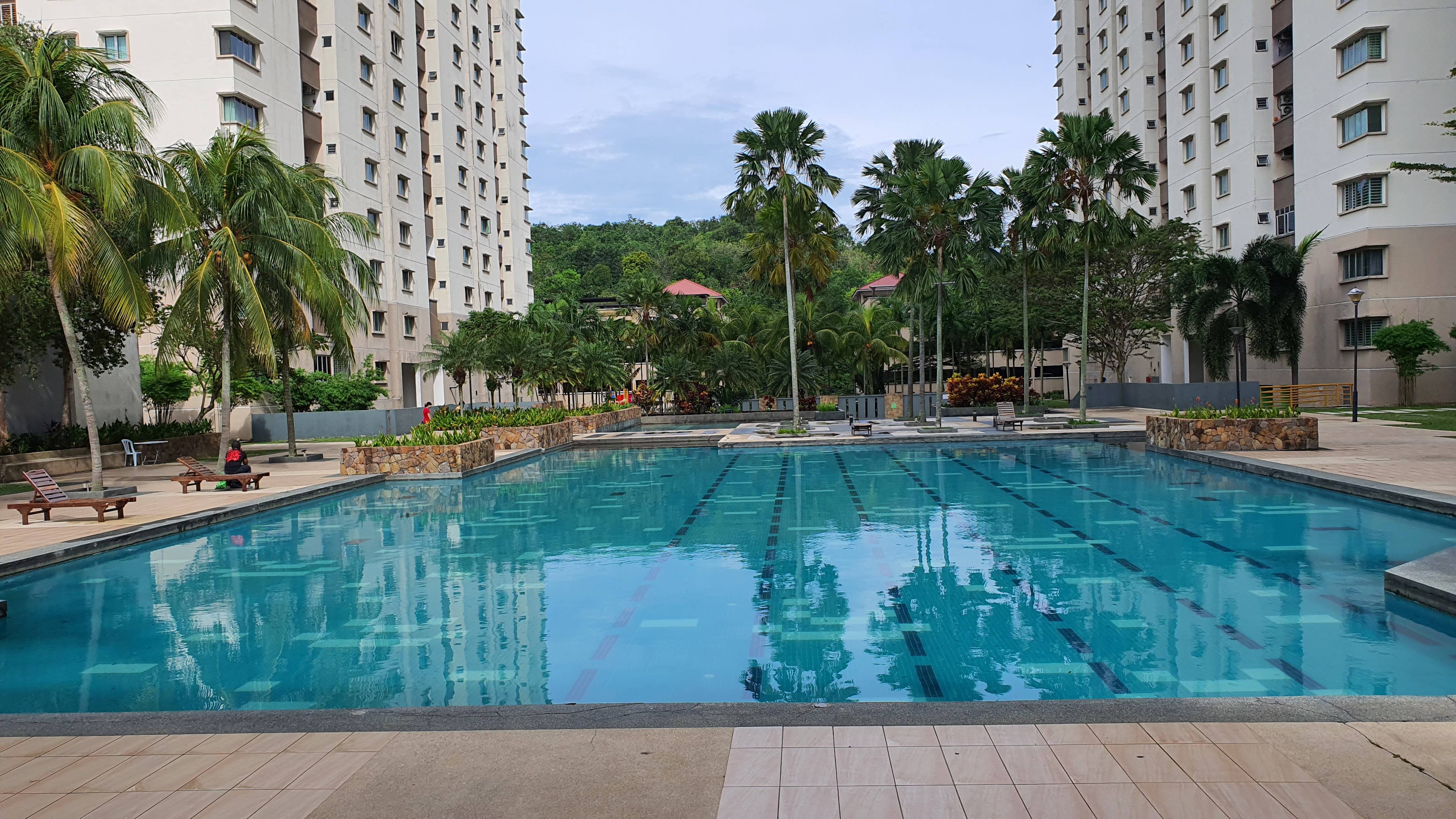 Aman Heights Condominium B Aman Heights Condominium Jalan Bersatu Taman Bukit Serdang Seri Kembangan Selangor Malaysia Zip 43300 Seri Kembangan Selangor